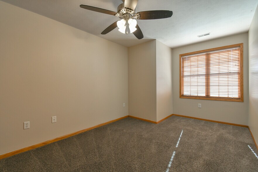 Building Photo - 9412 Forest Glen Dr