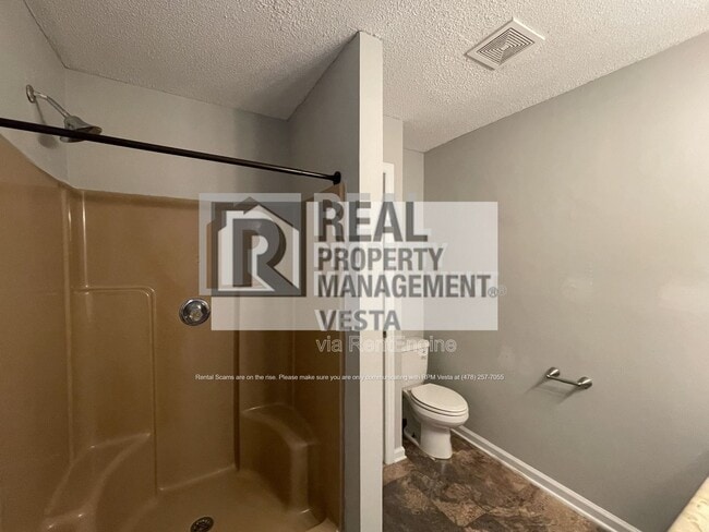 Building Photo - 307 Fox Tail Dr