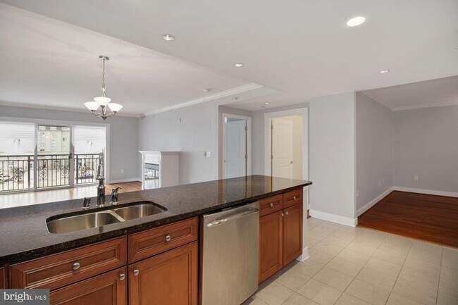 Building Photo - 5 Park Pl