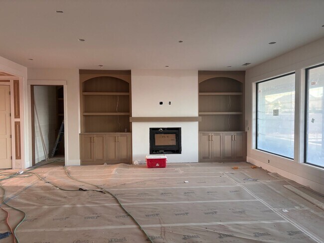 Building Photo - BRAND NEW Gorgeous 6 bed 7 bath with Pool ...