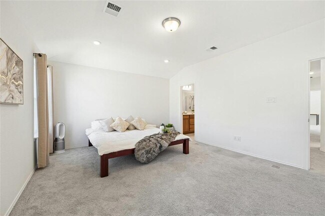 Building Photo - 402 Lynwood Gold Wy