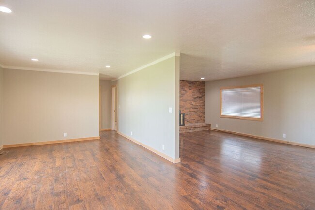Building Photo - 92 N 2300 W