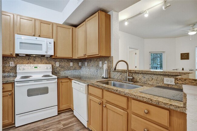 Building Photo - 6001 SW 70th St