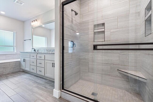 Building Photo - 3500 SW Lucretia Rd