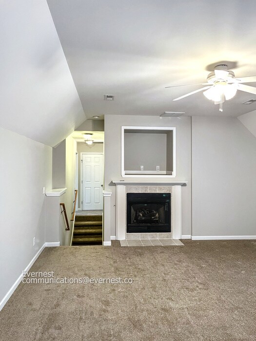 Building Photo - 1012 Golf View Way
