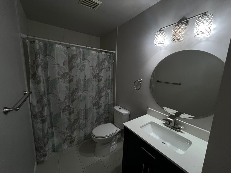 Building Photo - 384 Inwood Ct