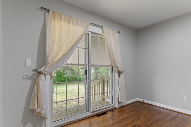 Building Photo - Williamsburg VA 3BR Rental – Updated Home with Granite Kitchen, Bonus Room & Fenced Backyard