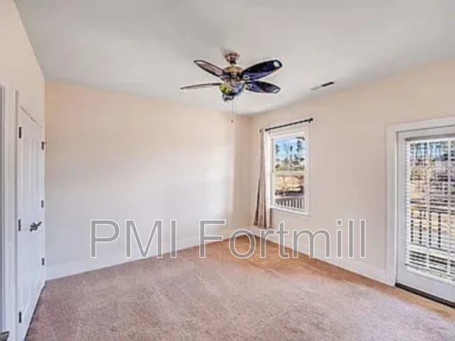 Building Photo - 521 Vine St