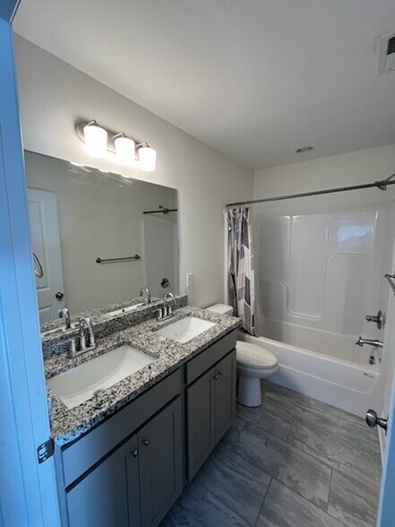 Building Photo - 5534 Stream Ln