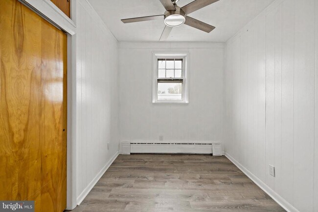Building Photo - 1122 McClellan St