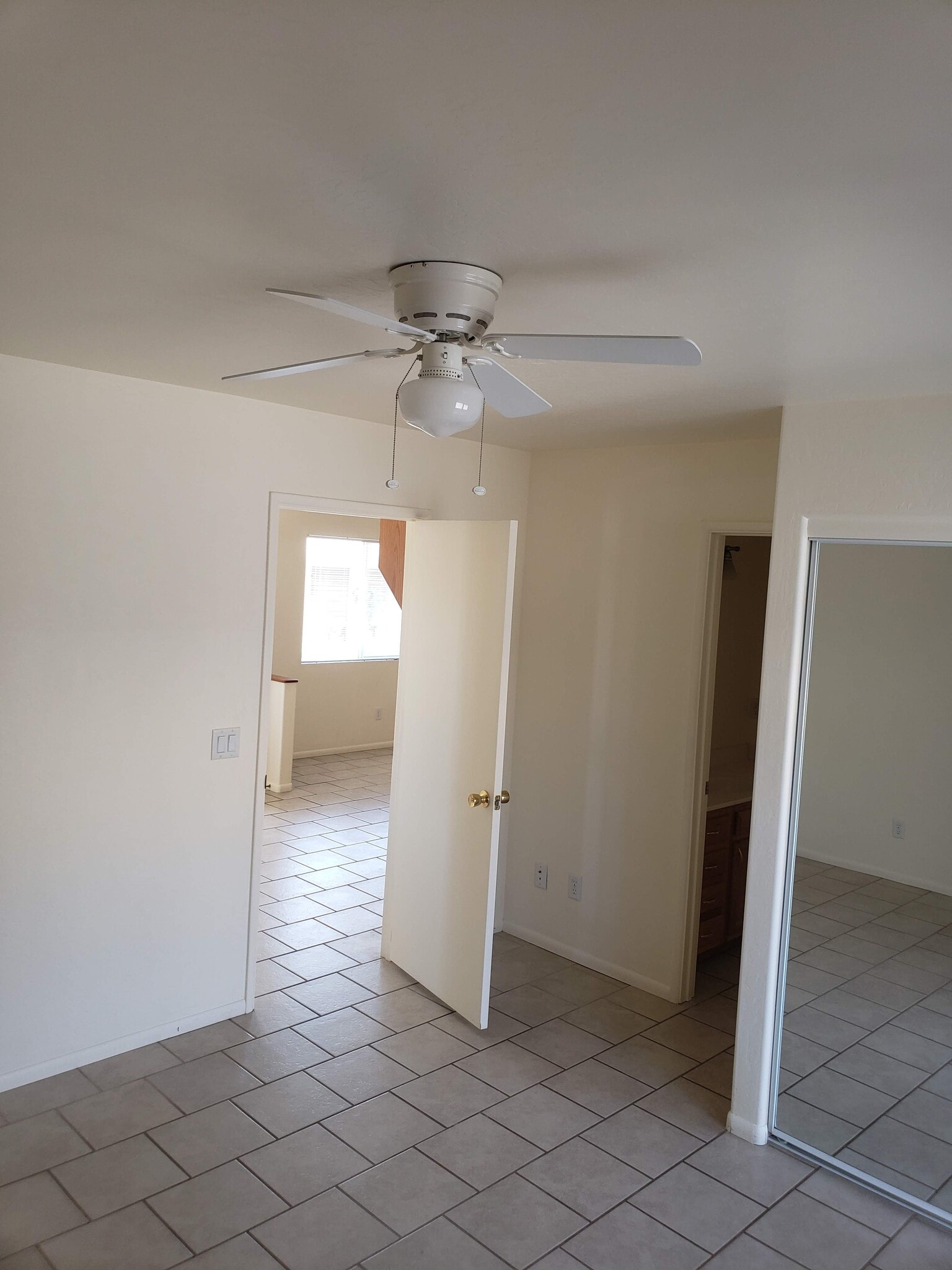 Building Photo - 90 E Cliff House Dr