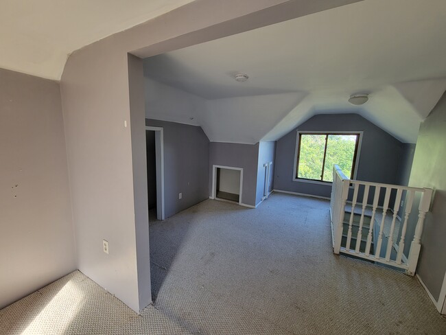 Building Photo - 5725 W 8th St