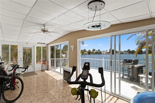 Building Photo - 5620 Lagoon Dr