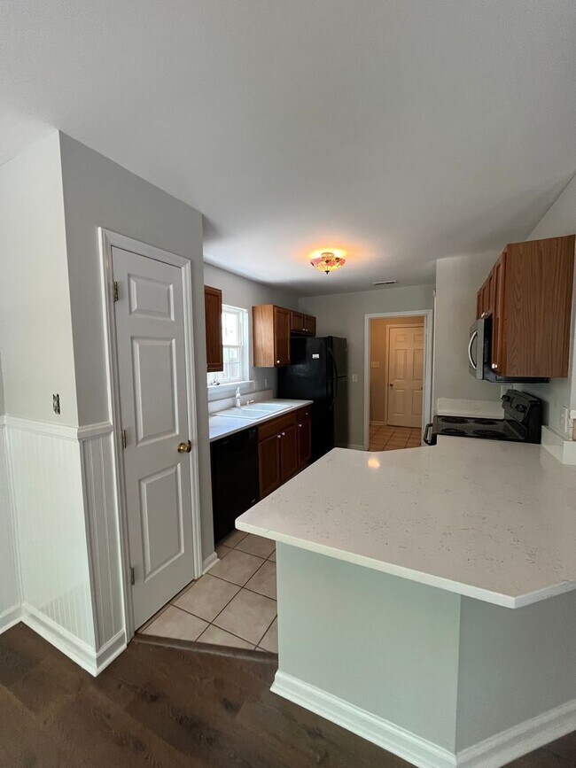 Building Photo - Discover this well-maintained 3-bedroom, 2-bath home in Wilmington, NC