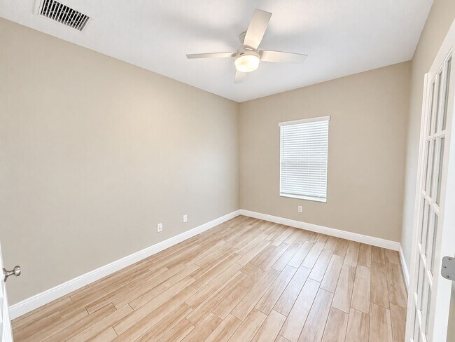 Building Photo - 5418 Silver Sun Dr