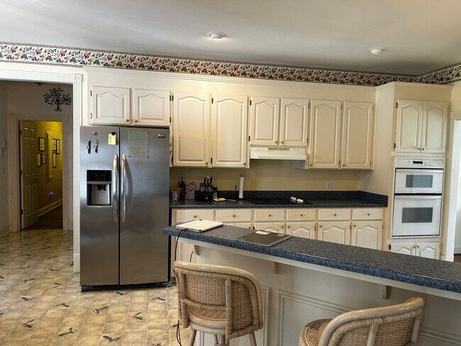 Building Photo - 11 W Deer Trail