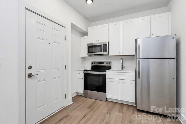 Building Photo - 3515 Markland Dr