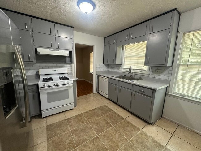 Building Photo - 524 San Marcos Way