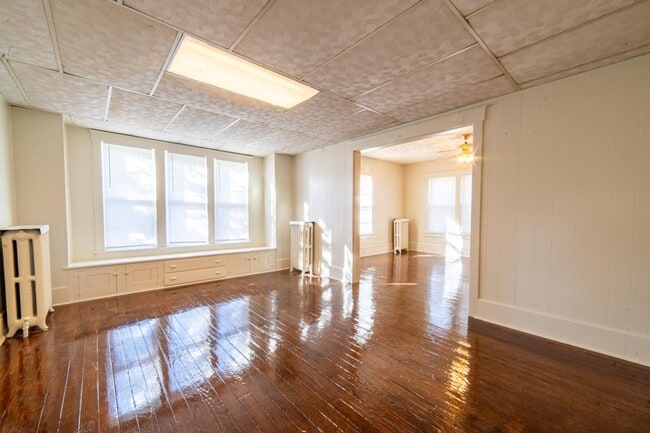 Building Photo - Beautifully refreshed 4-bedroom, 2-bath home in Millville