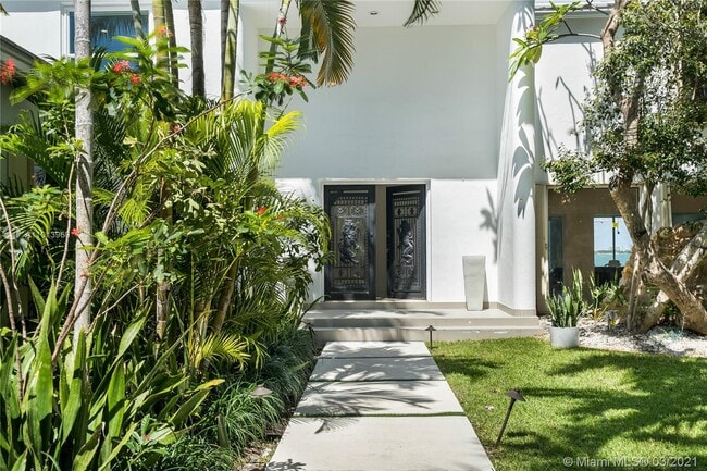 Building Photo - 1413 N Venetian Way