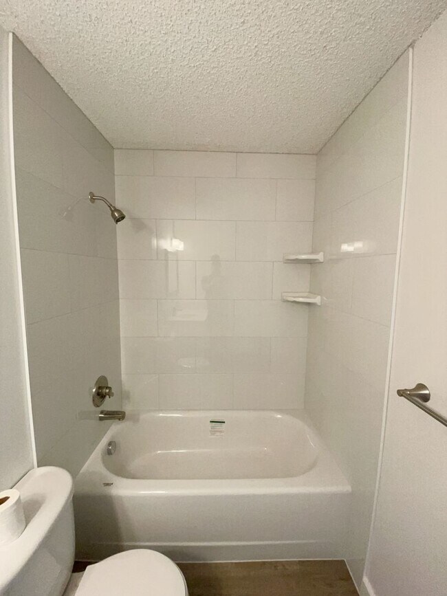 Building Photo - 827 Kinau St