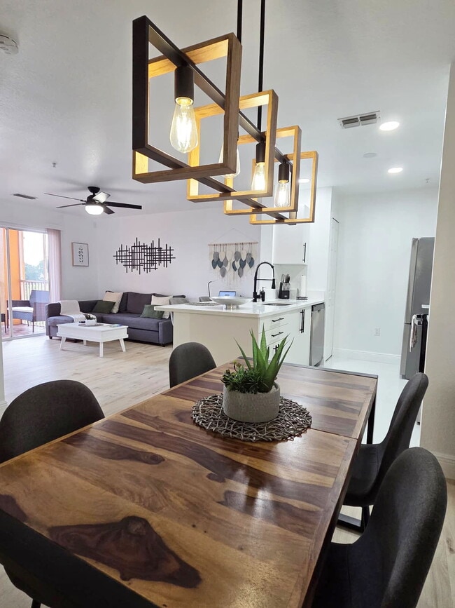 Building Photo - 5447 Vineland Rd