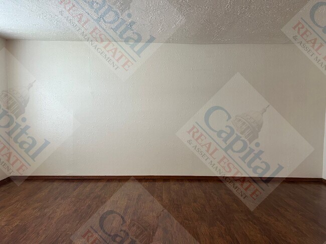 Building Photo - 1322 Glen Oaks Ct