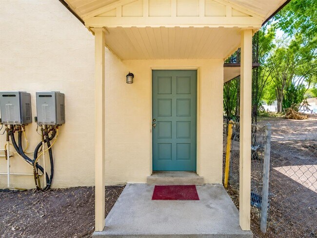 Building Photo - 4001 Maplewood Ave