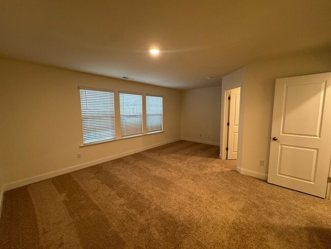 Building Photo - 3 Bedroom | 2.5 Bathroom Raleigh Townhome