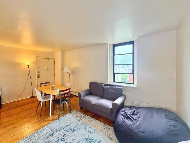 Building Photo - 564 Jersey Ave