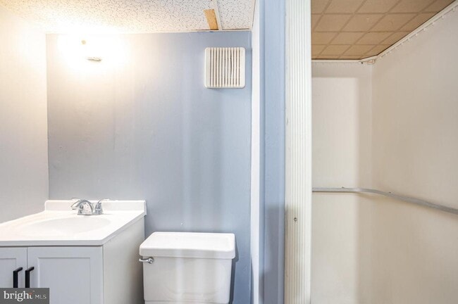 Building Photo - 417 Kemper Rd