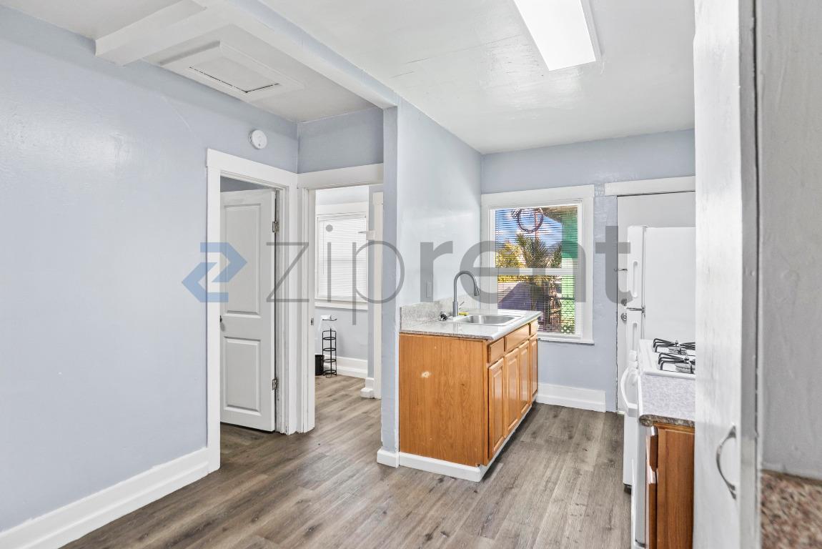 Building Photo - Unit 5915