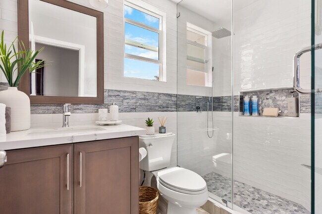 Building Photo - Furnished or Unfurnished Turn Key Updated Home in the Heart of the Peninsula