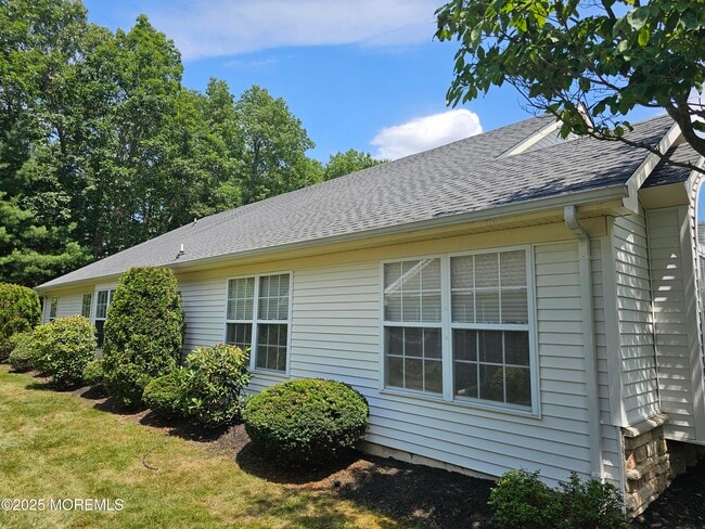 Building Photo - 63 Skyline Dr