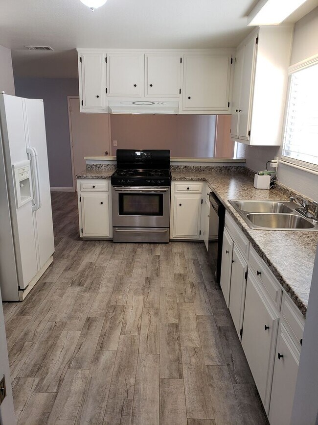 Building Photo - Single Family Residence Located on The Mesa