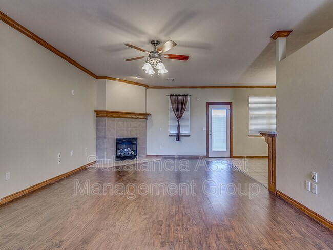 Building Photo - 901 NE 26th Ct