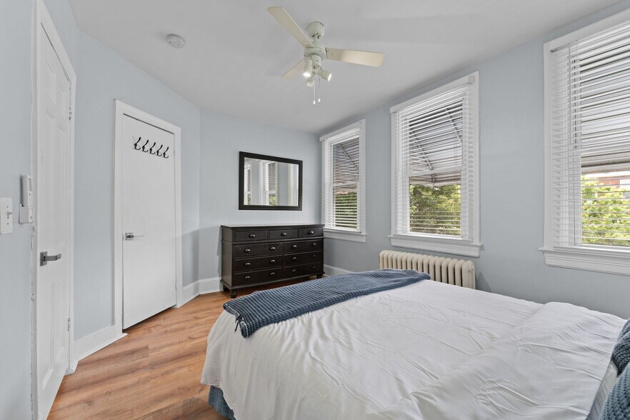 Dresser & desk in MBR - 2339 3rd St NE