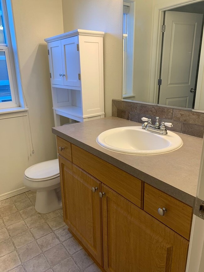 Building Photo - 363 SW Garfield