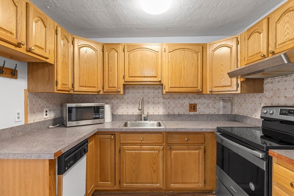 Building Photo - 59 Bynner St
