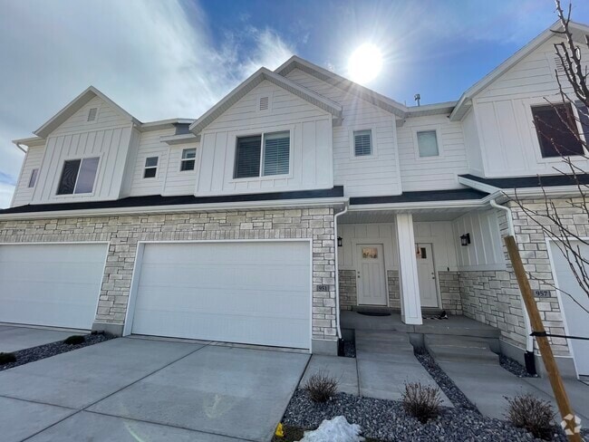 Building Photo - 951 W Shadow Brook Ln