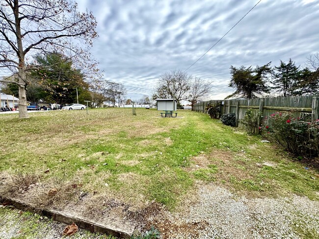 Building Photo - 185 Stonehouse Rd