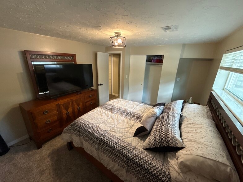 Primary bedroom - 825-11575S E Sunburn Ln