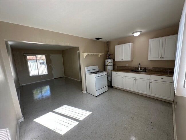 Building Photo - 936 W Foothill Blvd