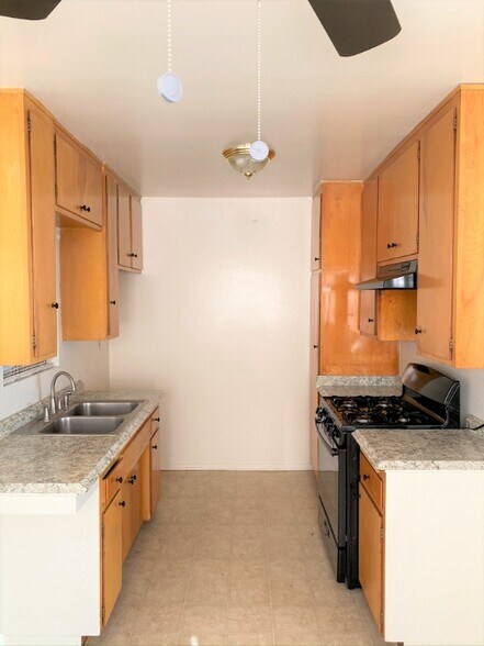 Building Photo - 638 Silverwood Ave