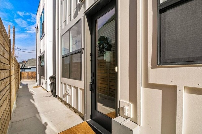 Building Photo - 5105 W 38th Ave