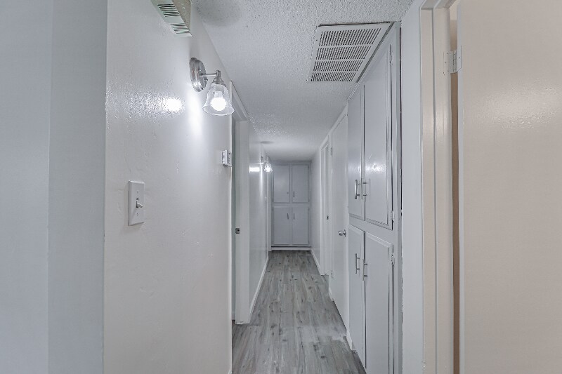 Building Photo - 1001 Mira Loma Dr