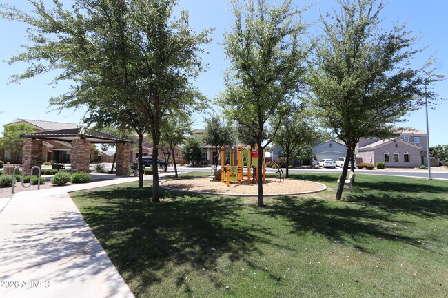 Building Photo - 852 E Rawhide Ct