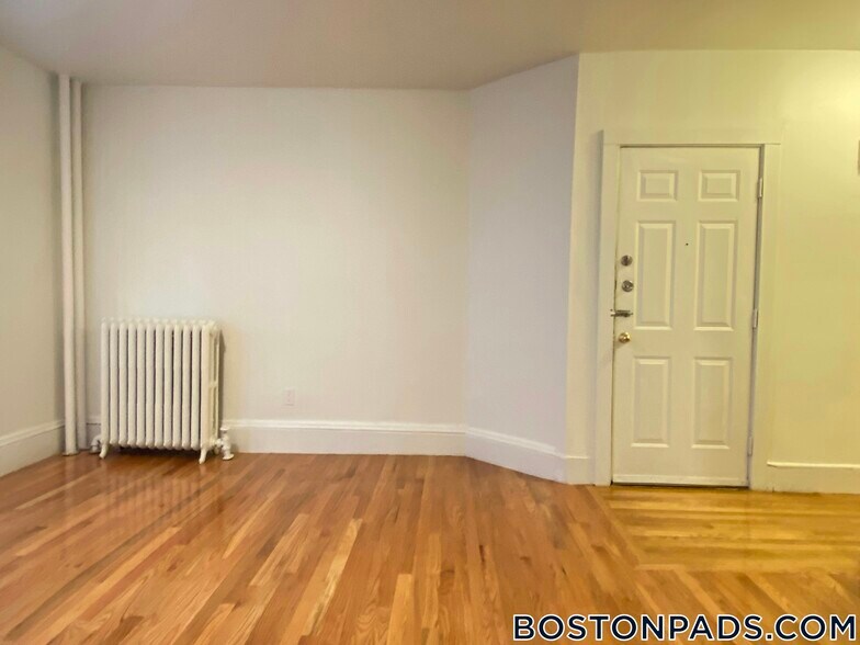 Building Photo - 32 Edgerly Rd