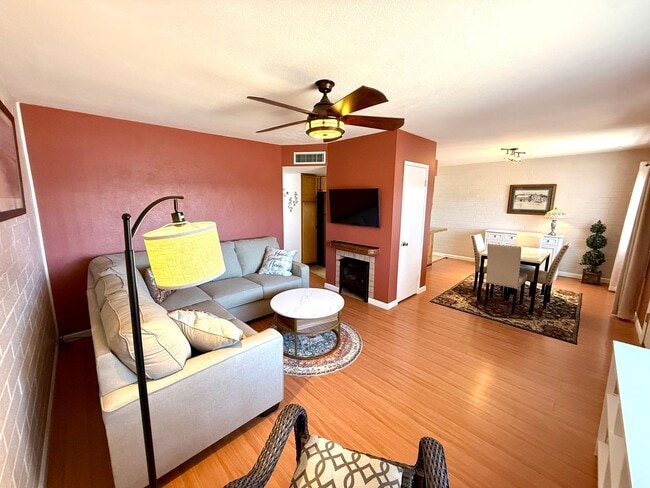 Building Photo - Furnished- Cute 2 Bedroom Home with Garage...
