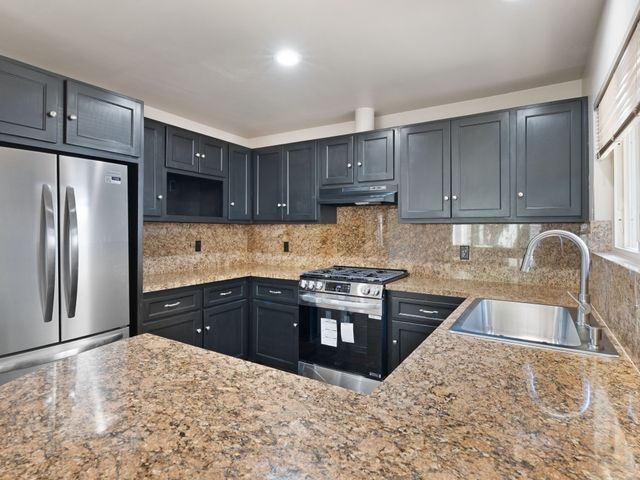 Building Photo - 3913 W 178th St